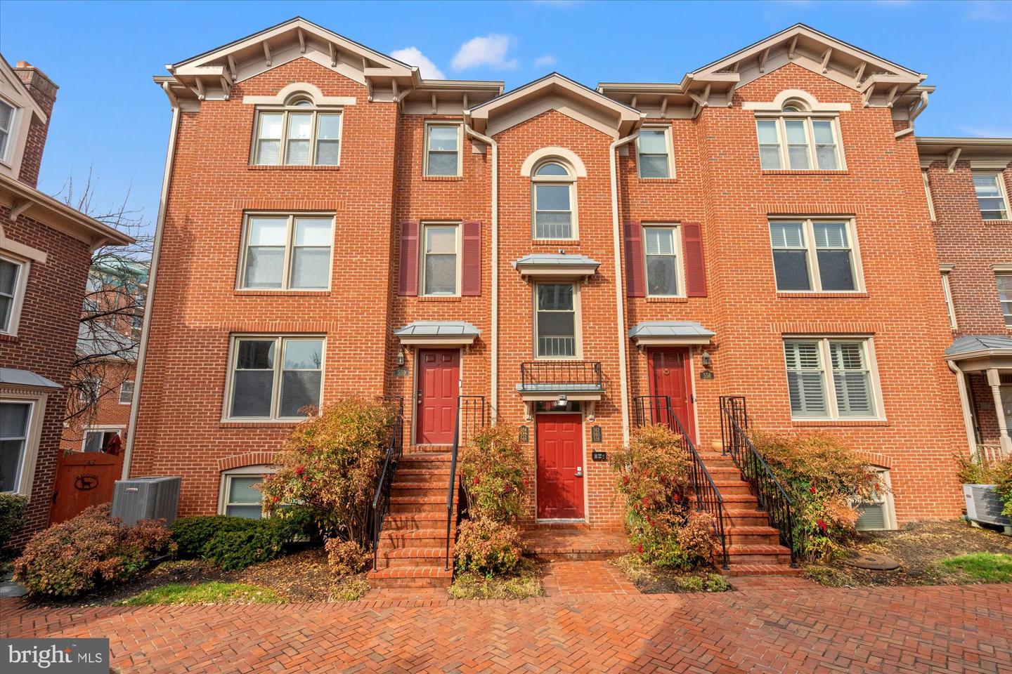 560 N WEST ST, ALEXANDRIA, Virginia 22314, 2 Bedrooms Bedrooms, ,1 BathroomBathrooms,Residential,For sale,560 N WEST ST,VAAX2054816 MLS # VAAX2054816
