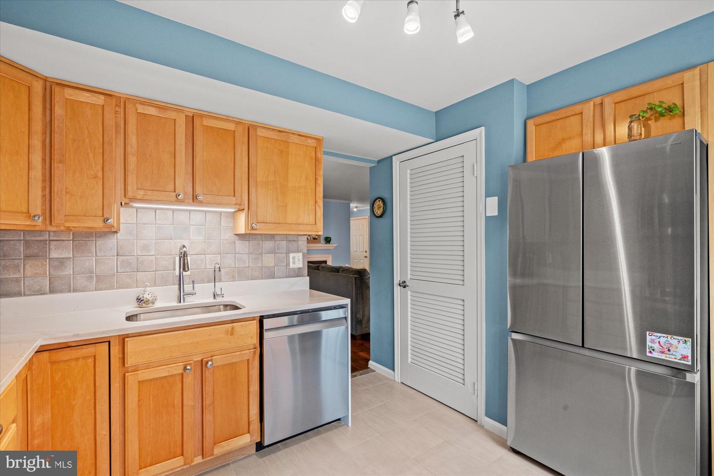 560 N WEST ST, ALEXANDRIA, Virginia 22314, 2 Bedrooms Bedrooms, ,1 BathroomBathrooms,Residential,For sale,560 N WEST ST,VAAX2054816 MLS # VAAX2054816