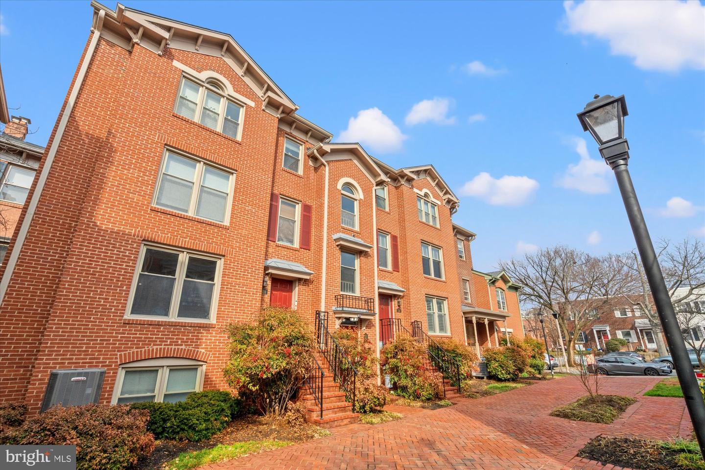 560 N WEST ST, ALEXANDRIA, Virginia 22314, 2 Bedrooms Bedrooms, ,1 BathroomBathrooms,Residential,For sale,560 N WEST ST,VAAX2054816 MLS # VAAX2054816