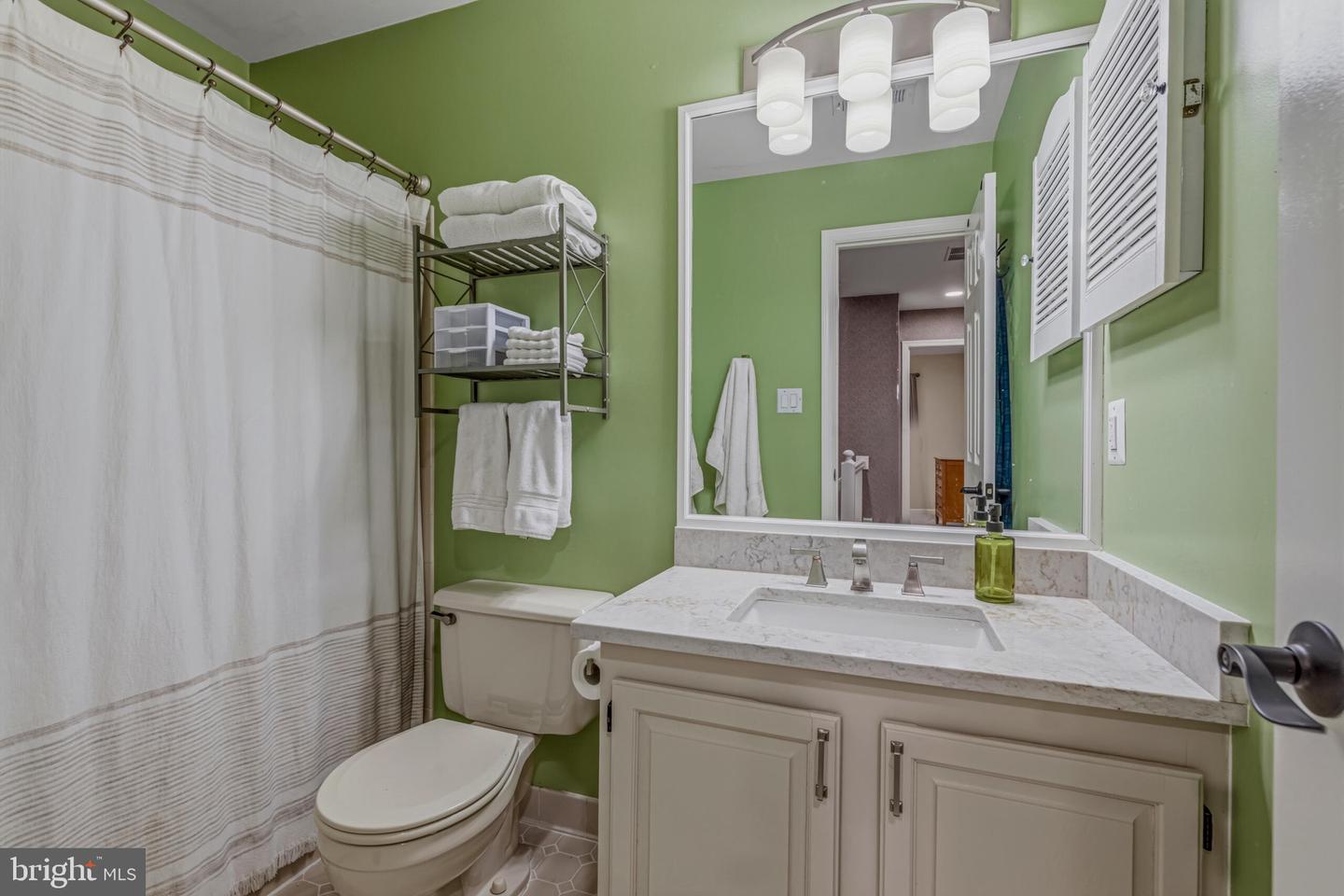 12541 N LAKE CT, FAIRFAX, Virginia 22033, 3 Bedrooms Bedrooms, ,3 BathroomsBathrooms,Residential,For sale,12541 N LAKE CT,VAFX2294260 MLS # VAFX2294260