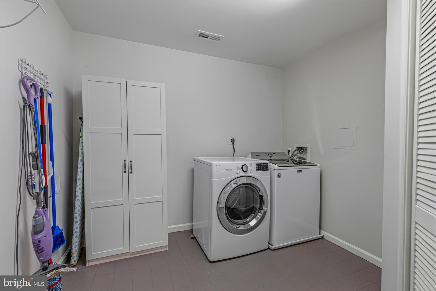 12541 N LAKE CT, FAIRFAX, Virginia 22033, 3 Bedrooms Bedrooms, ,3 BathroomsBathrooms,Residential,For sale,12541 N LAKE CT,VAFX2294260 MLS # VAFX2294260