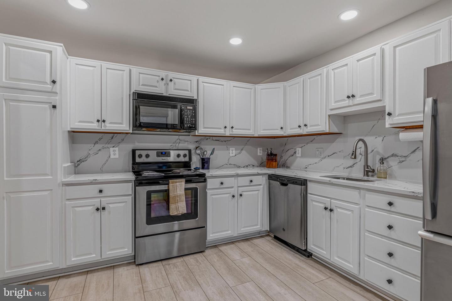 12541 N LAKE CT, FAIRFAX, Virginia 22033, 3 Bedrooms Bedrooms, ,3 BathroomsBathrooms,Residential,For sale,12541 N LAKE CT,VAFX2294260 MLS # VAFX2294260