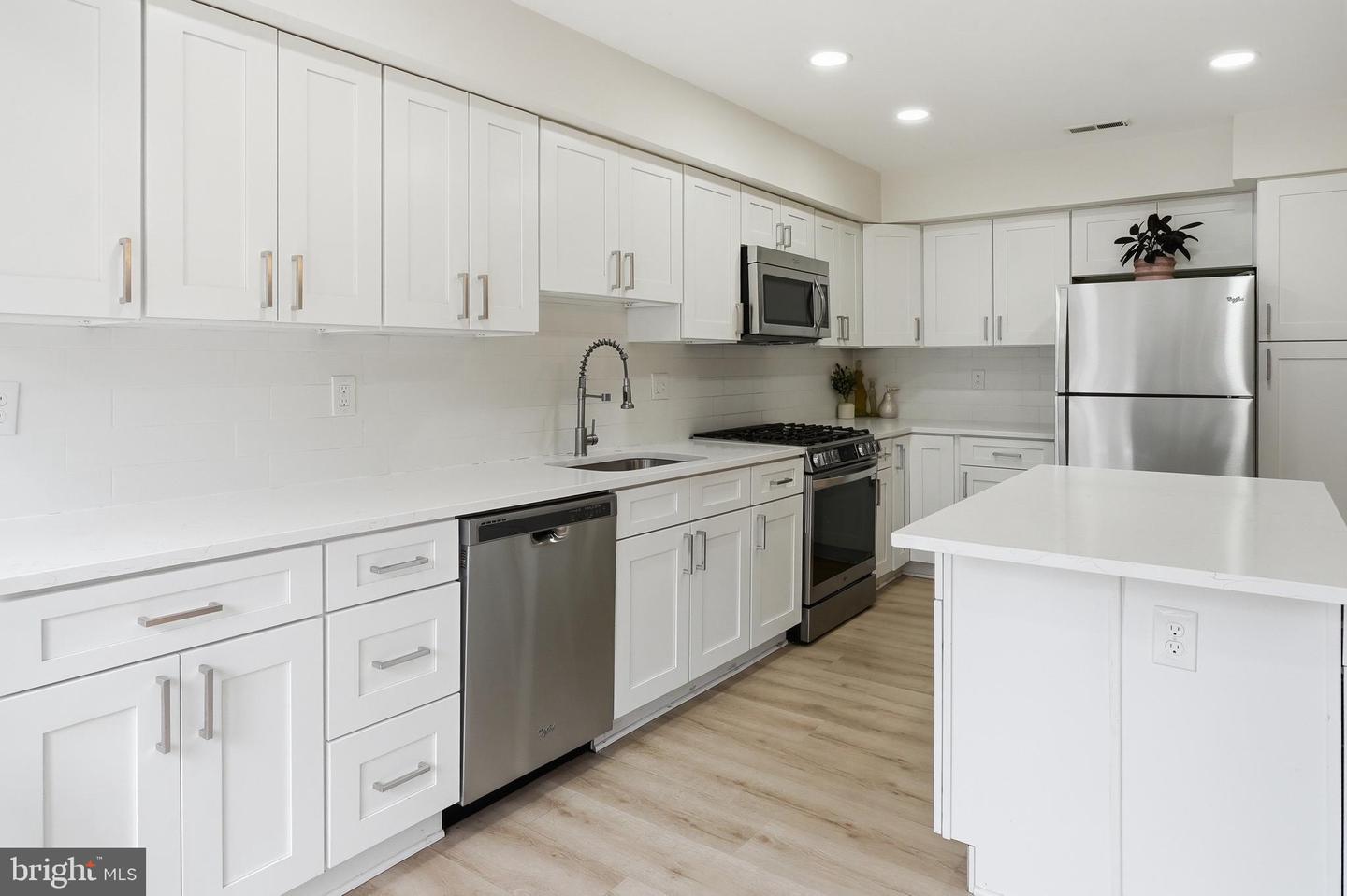 6524 MILVA LN, SPRINGFIELD, Virginia 22150, 3 Bedrooms Bedrooms, ,2 BathroomsBathrooms,Residential,For sale,6524 MILVA LN,VAFX2294288 MLS # VAFX2294288