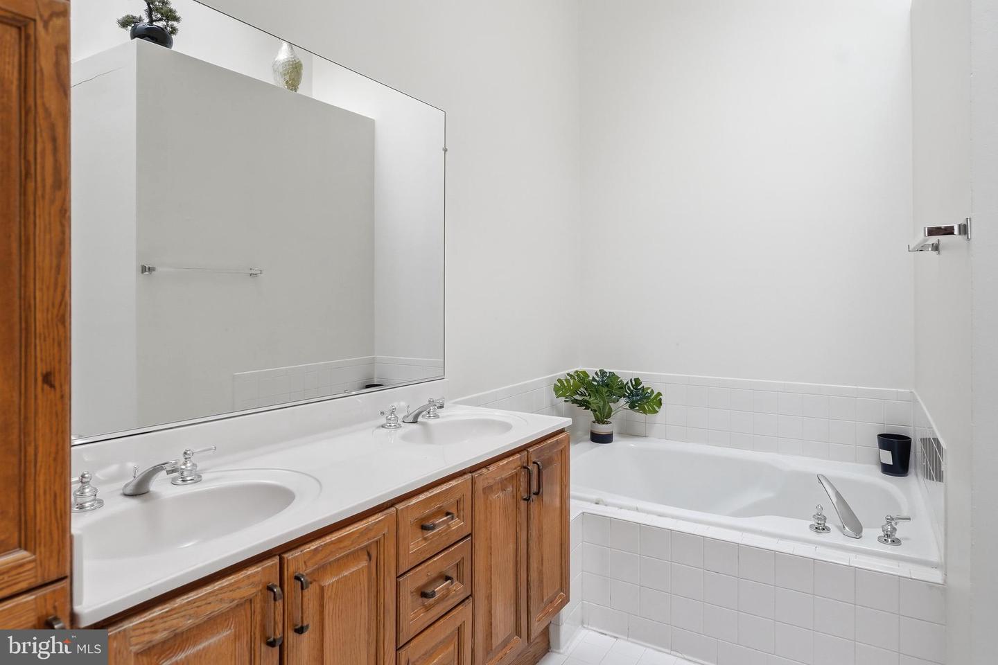 6524 MILVA LN, SPRINGFIELD, Virginia 22150, 3 Bedrooms Bedrooms, ,2 BathroomsBathrooms,Residential,For sale,6524 MILVA LN,VAFX2294288 MLS # VAFX2294288