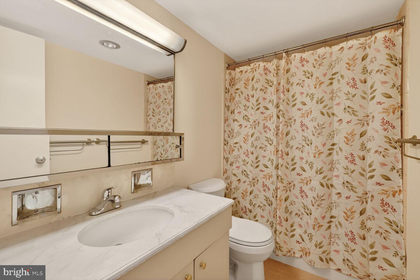 3001 VEAZEY TERR NW #1008, WASHINGTON, District Of Columbia 20008, 2 Bedrooms Bedrooms, ,2 BathroomsBathrooms,Residential,For sale,3001 VEAZEY TERR NW #1008,DCDC2249172 MLS # DCDC2249172