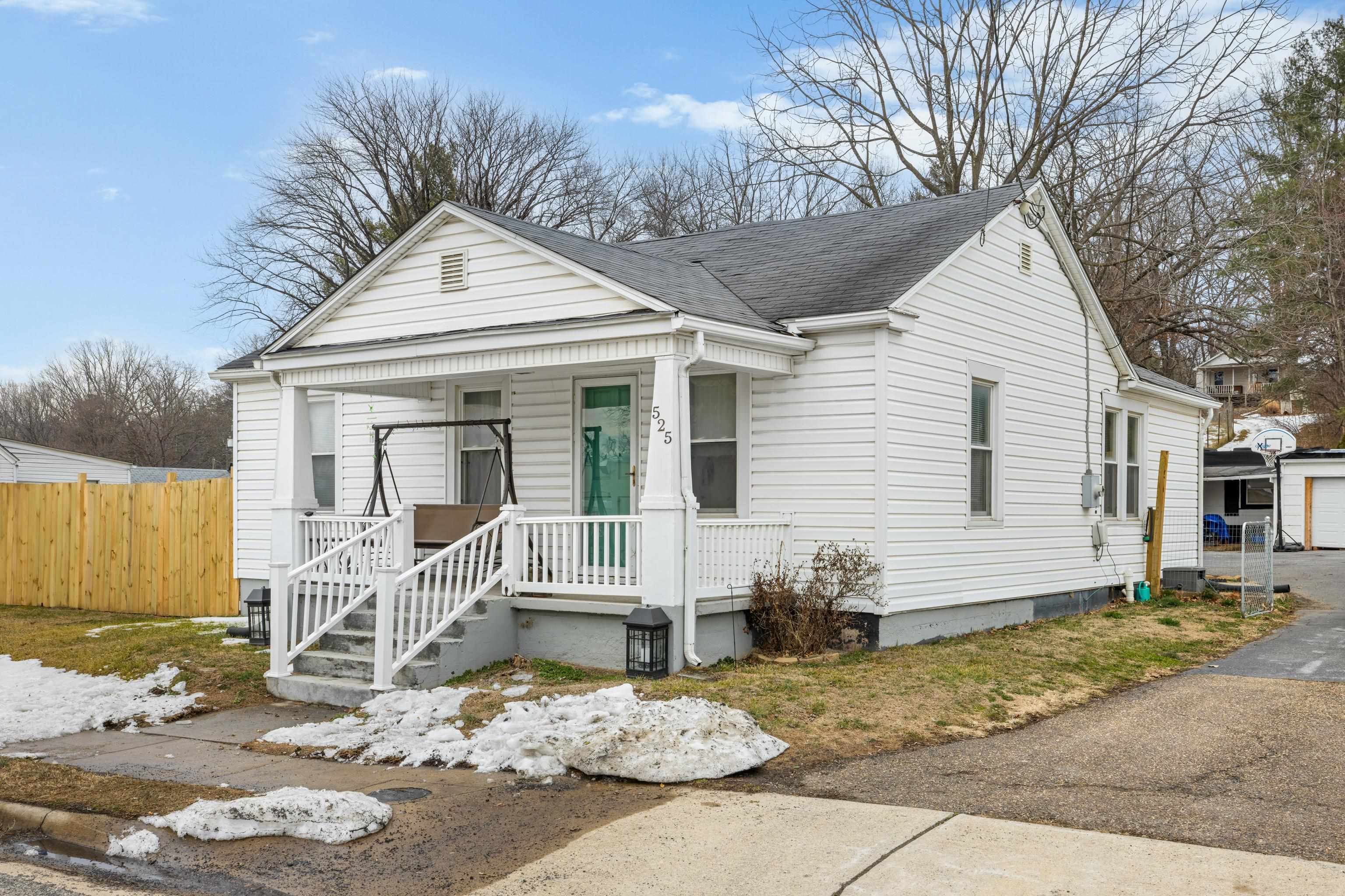 525 EAST SIDE HWY, WAYNESBORO, Virginia 22980, 2 Bedrooms Bedrooms, ,1 BathroomBathrooms,Residential,525 EAST SIDE HWY,673403 MLS # 673403