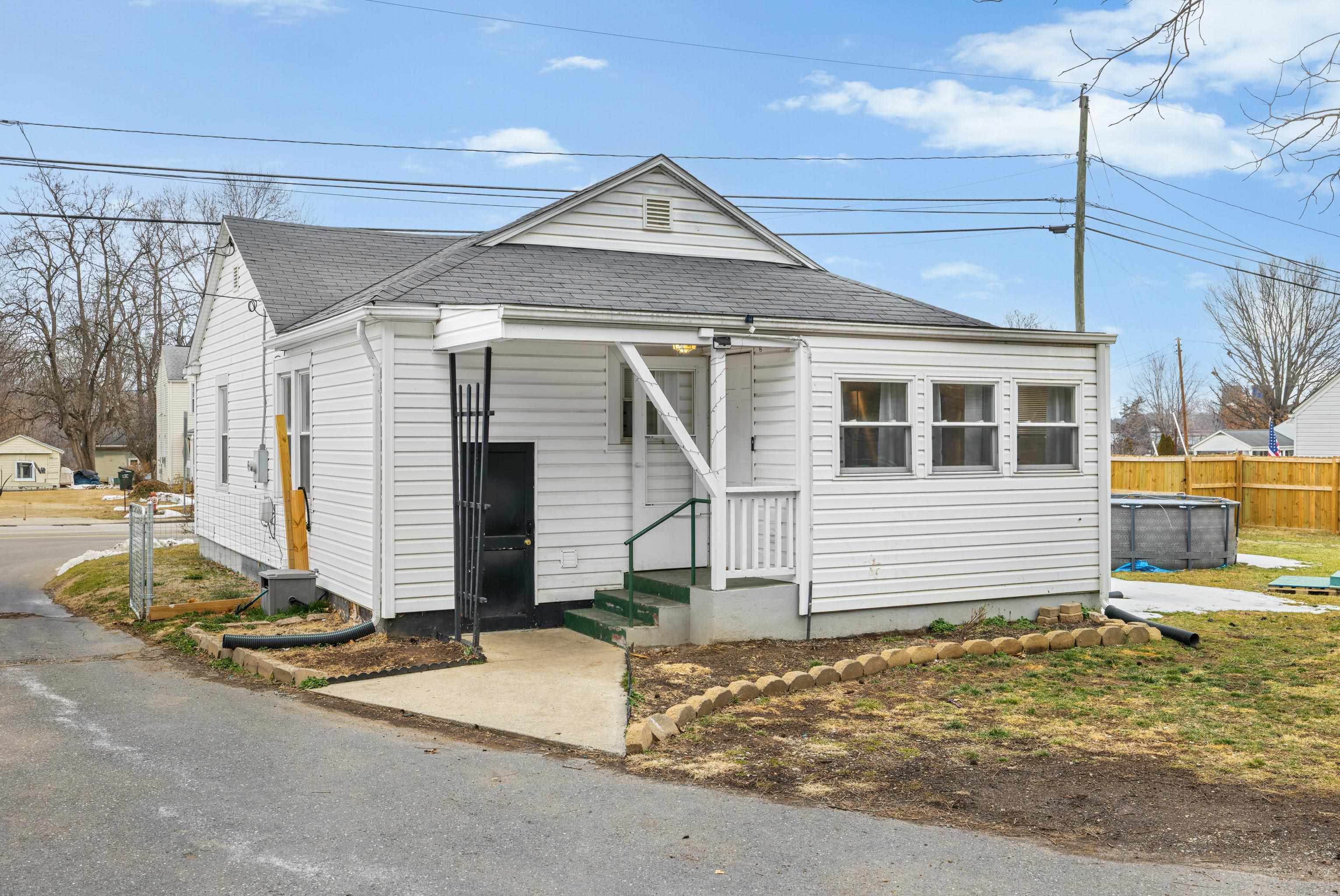 525 EAST SIDE HWY, WAYNESBORO, Virginia 22980, 2 Bedrooms Bedrooms, ,1 BathroomBathrooms,Residential,525 EAST SIDE HWY,673403 MLS # 673403