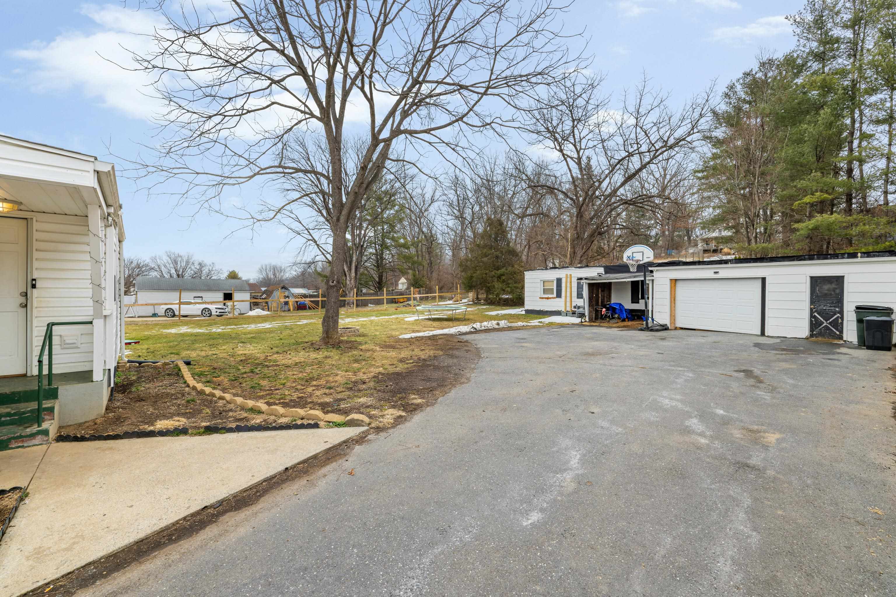 525 EAST SIDE HWY, WAYNESBORO, Virginia 22980, 2 Bedrooms Bedrooms, ,1 BathroomBathrooms,Residential,525 EAST SIDE HWY,673403 MLS # 673403