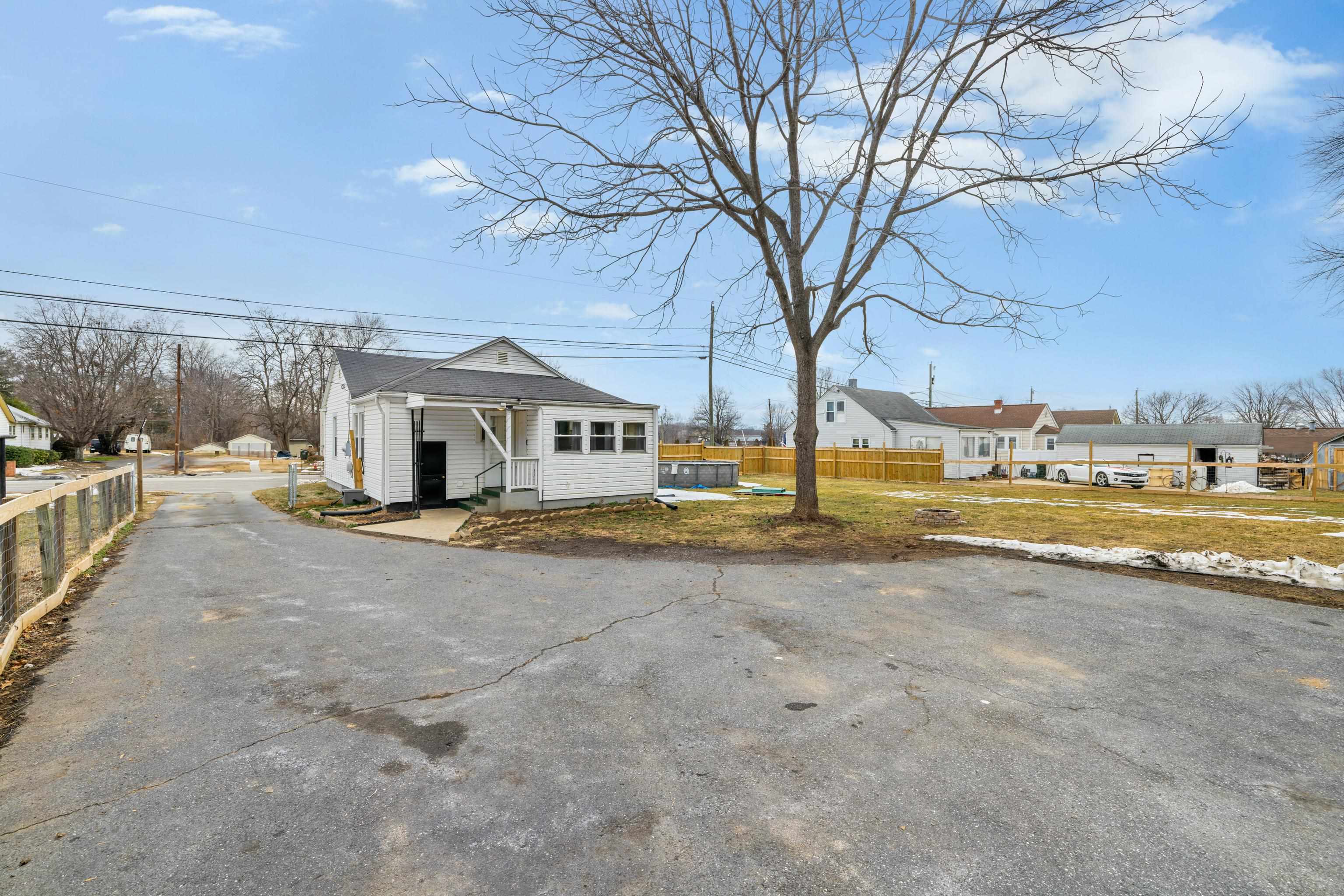 525 EAST SIDE HWY, WAYNESBORO, Virginia 22980, 2 Bedrooms Bedrooms, ,1 BathroomBathrooms,Residential,525 EAST SIDE HWY,673403 MLS # 673403