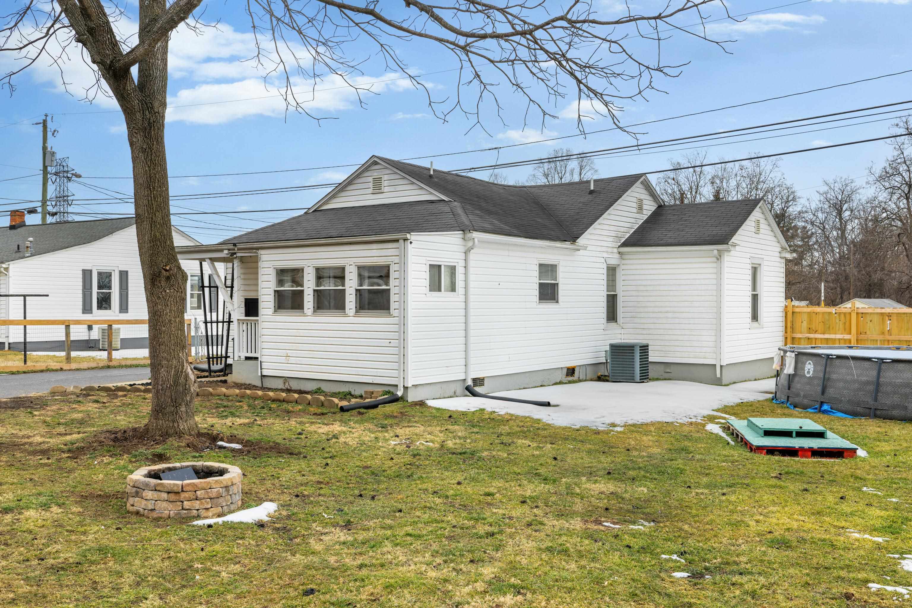 525 EAST SIDE HWY, WAYNESBORO, Virginia 22980, 2 Bedrooms Bedrooms, ,1 BathroomBathrooms,Residential,525 EAST SIDE HWY,673403 MLS # 673403