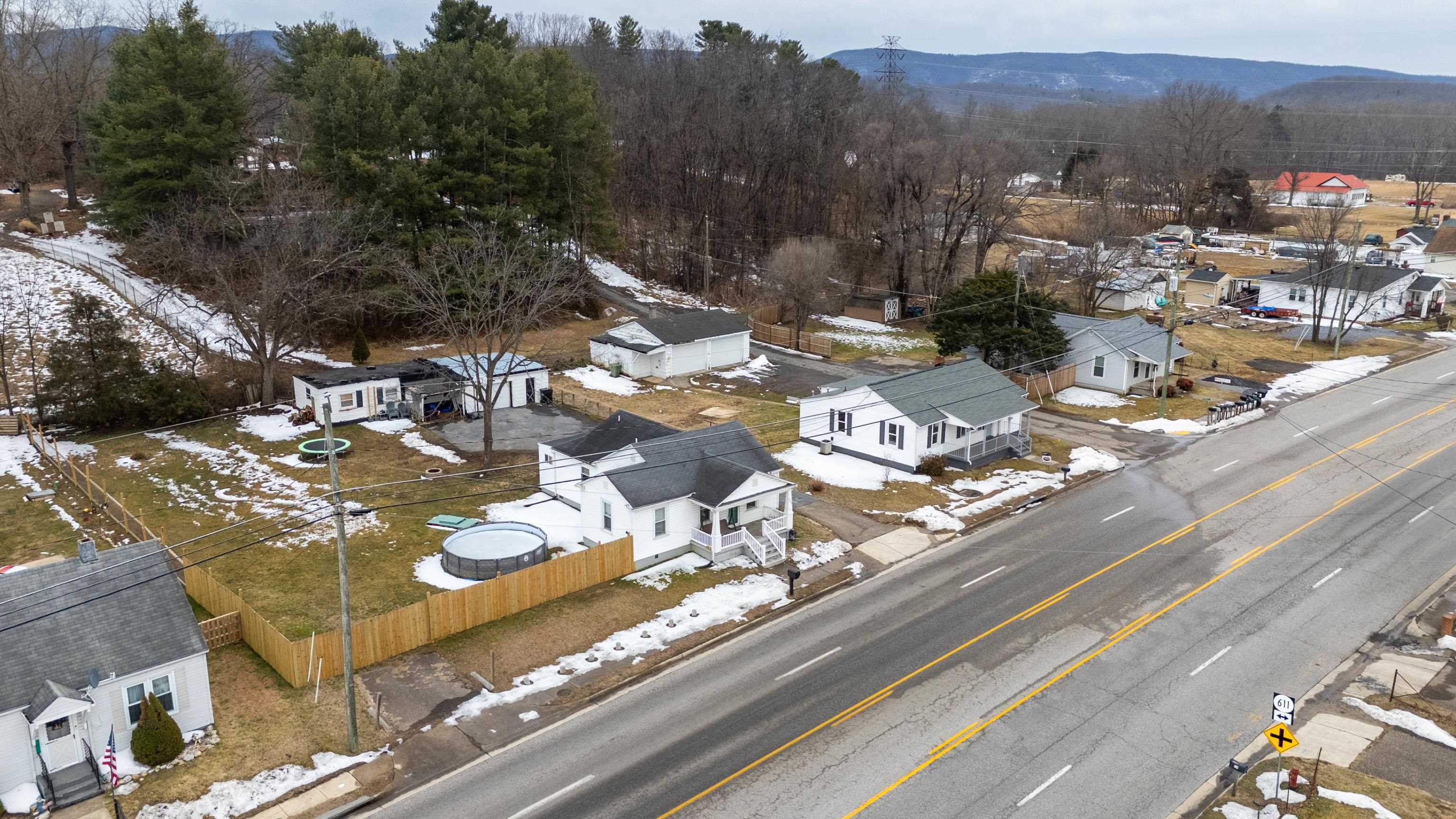 525 EAST SIDE HWY, WAYNESBORO, Virginia 22980, 2 Bedrooms Bedrooms, ,1 BathroomBathrooms,Residential,525 EAST SIDE HWY,673403 MLS # 673403