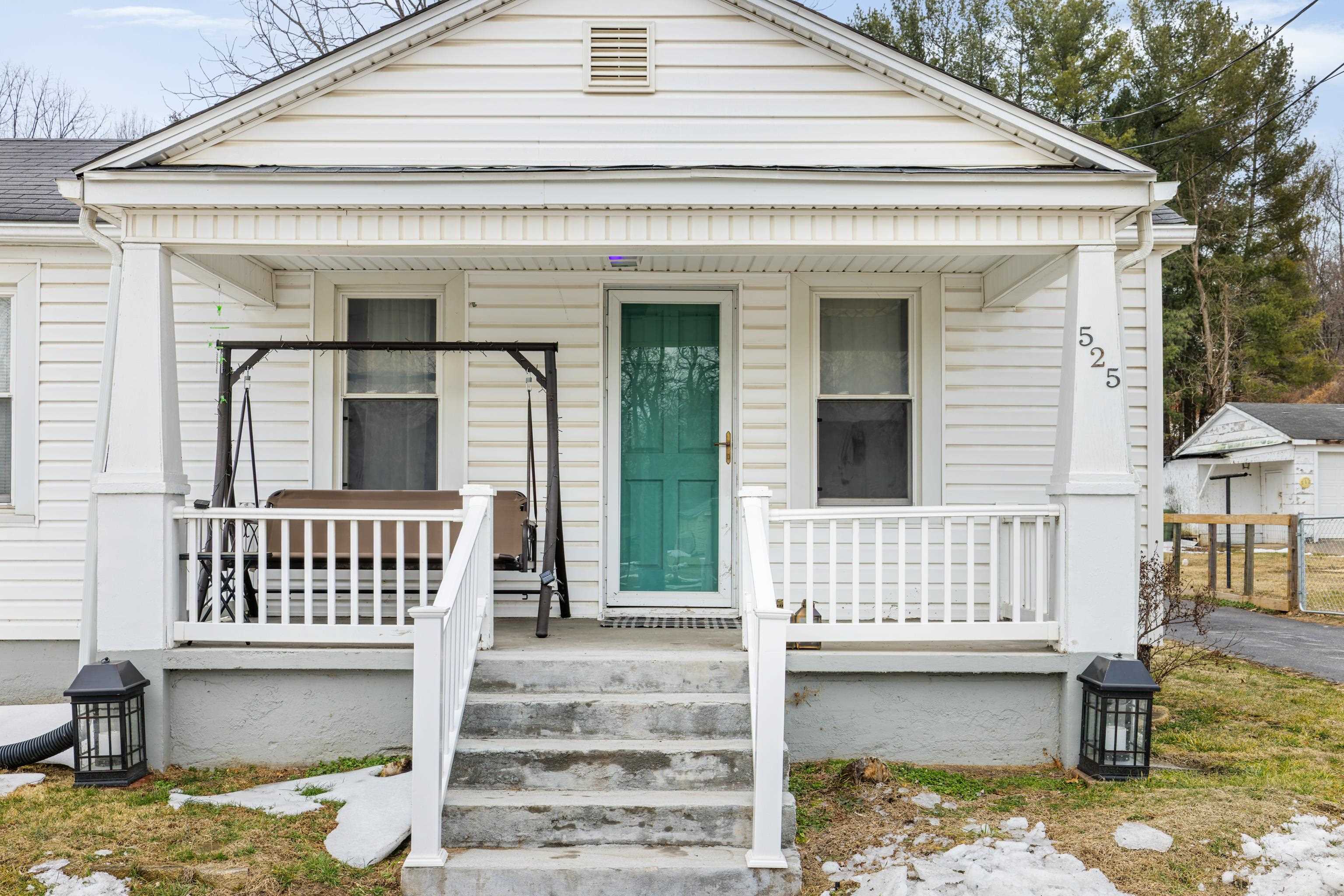 525 EAST SIDE HWY, WAYNESBORO, Virginia 22980, 2 Bedrooms Bedrooms, ,1 BathroomBathrooms,Residential,525 EAST SIDE HWY,673403 MLS # 673403