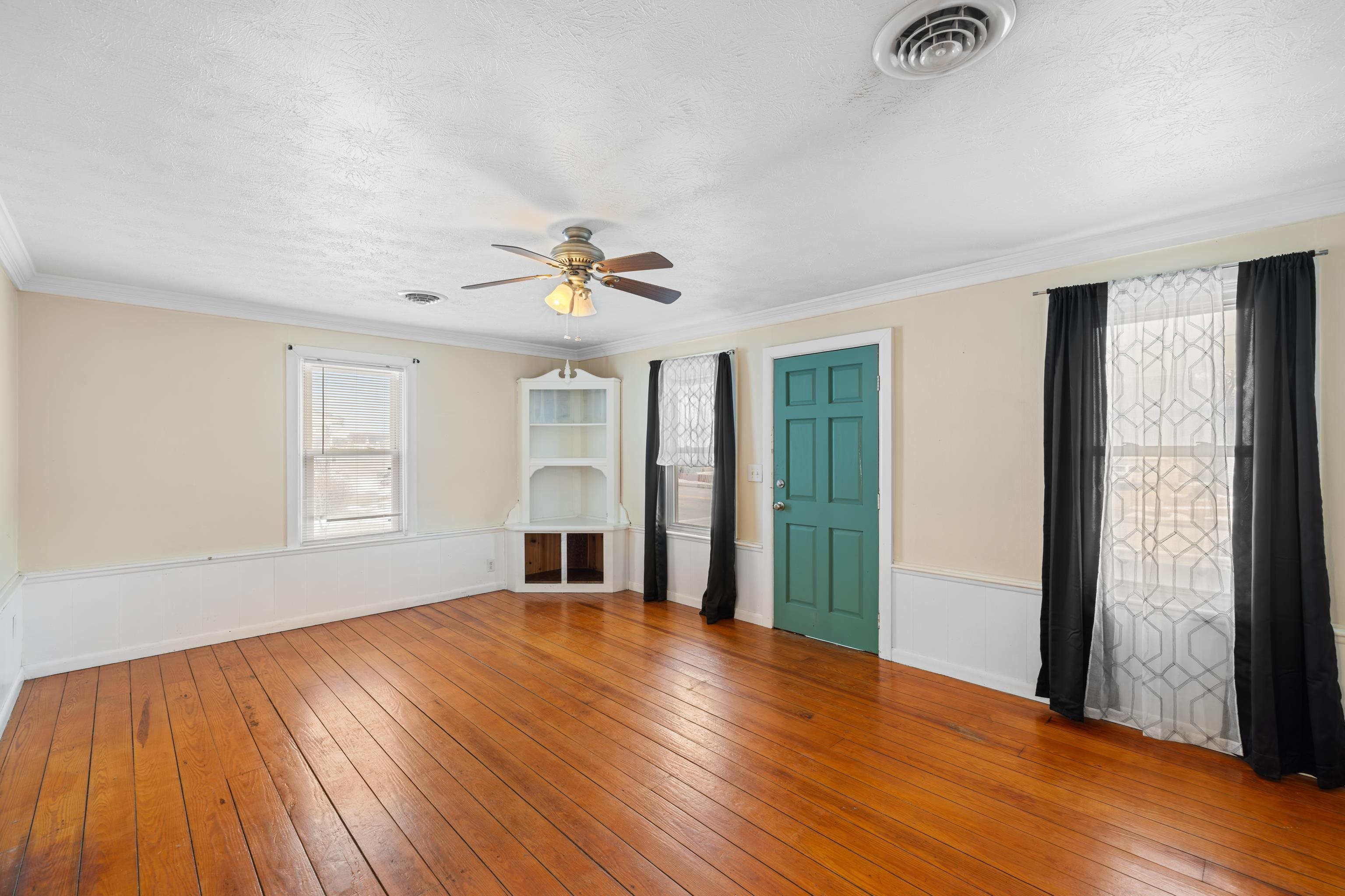 525 EAST SIDE HWY, WAYNESBORO, Virginia 22980, 2 Bedrooms Bedrooms, ,1 BathroomBathrooms,Residential,525 EAST SIDE HWY,673403 MLS # 673403