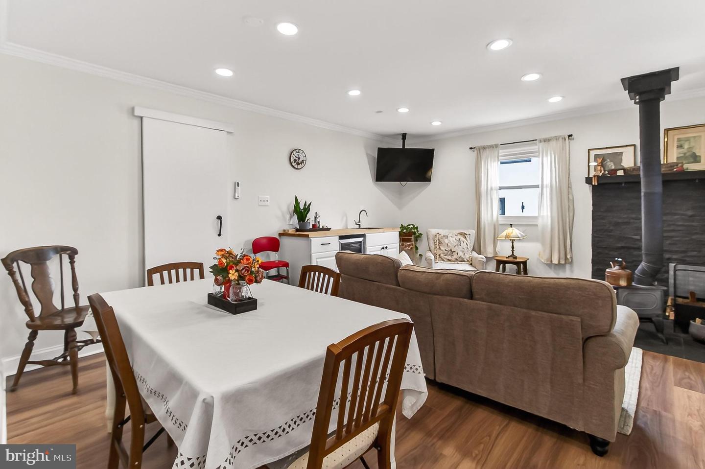 3121 WESTLEY RD, FALLS CHURCH, Virginia 22042, 4 Bedrooms Bedrooms, ,2 BathroomsBathrooms,Residential,For sale,3121 WESTLEY RD,VAFX2294296 MLS # VAFX2294296