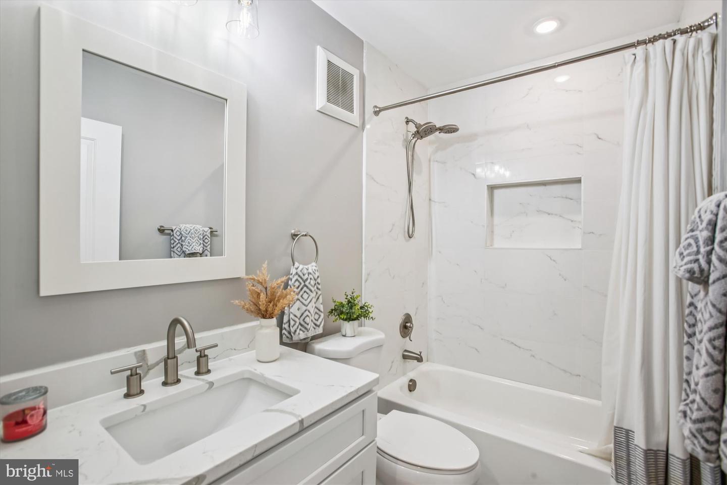 4315 NEW HAMPSHIRE AVE NW #1, WASHINGTON, District Of Columbia 20011, 2 Bedrooms Bedrooms, 6 Rooms Rooms,2 BathroomsBathrooms,Residential,For sale,4315 NEW HAMPSHIRE AVE NW #1,DCDC2249130 MLS # DCDC2249130