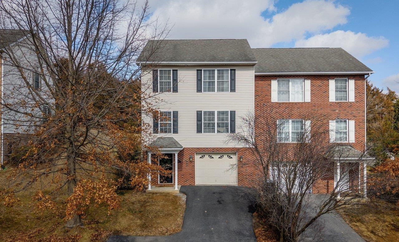 573 POINTE DR, HARRISONBURG, Virginia 22801, 3 Bedrooms Bedrooms, ,2 BathroomsBathrooms,Residential,573 POINTE DR,673953 MLS # 673953