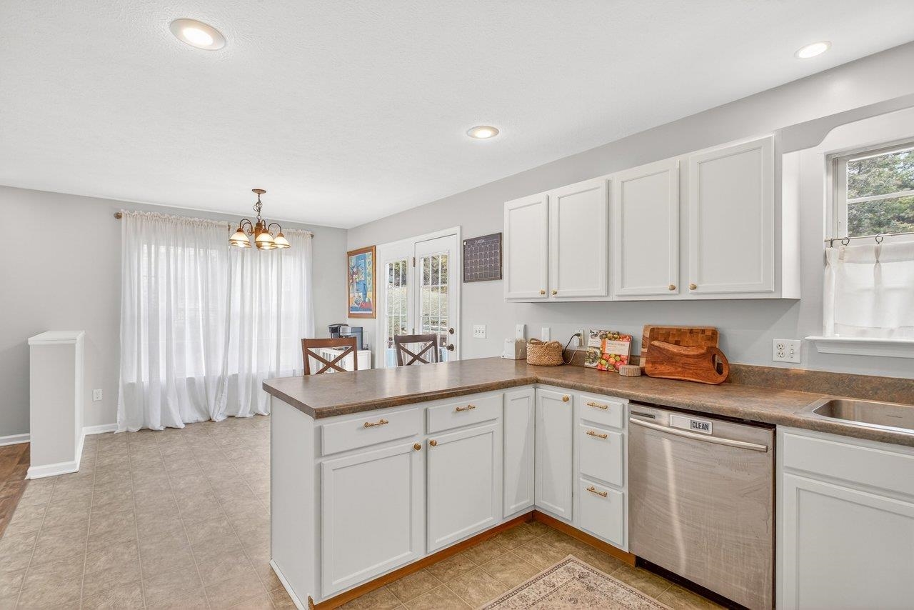 573 POINTE DR, HARRISONBURG, Virginia 22801, 3 Bedrooms Bedrooms, ,2 BathroomsBathrooms,Residential,573 POINTE DR,673953 MLS # 673953