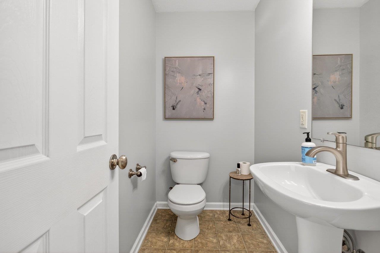 573 POINTE DR, HARRISONBURG, Virginia 22801, 3 Bedrooms Bedrooms, ,2 BathroomsBathrooms,Residential,573 POINTE DR,673953 MLS # 673953