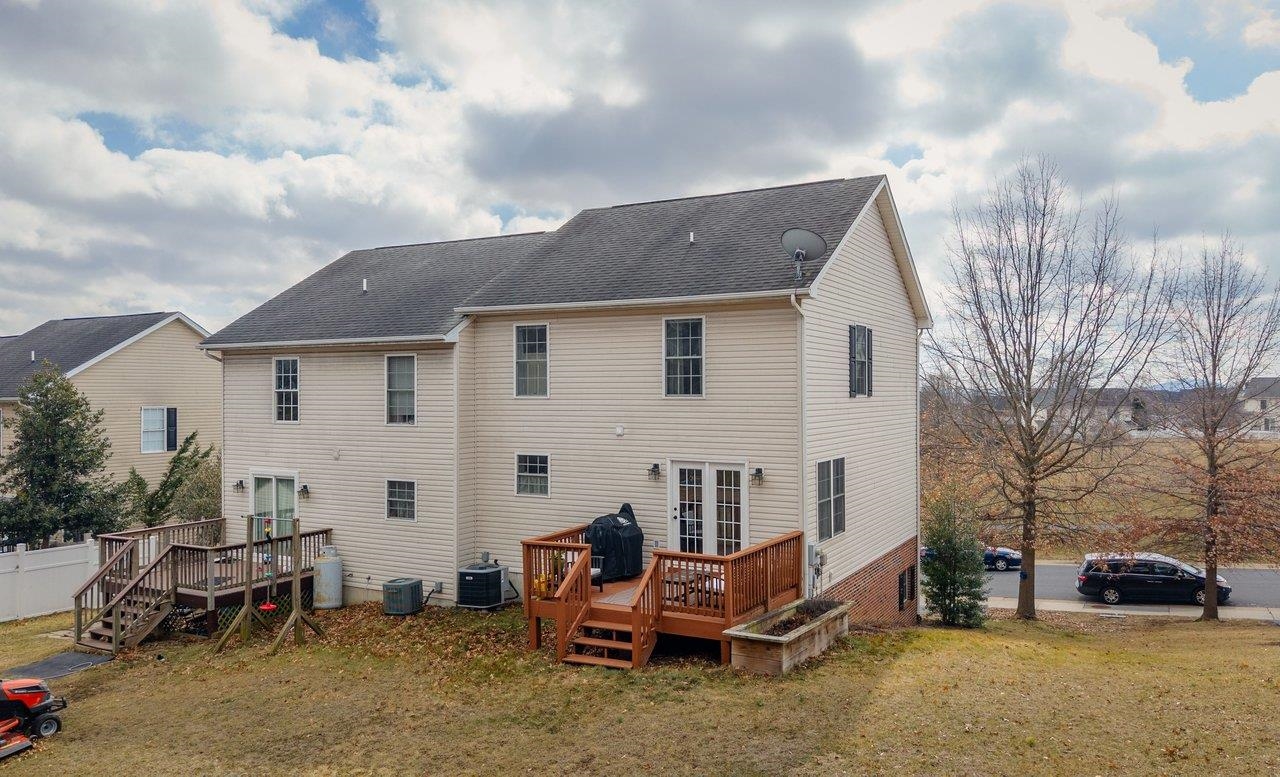 573 POINTE DR, HARRISONBURG, Virginia 22801, 3 Bedrooms Bedrooms, ,2 BathroomsBathrooms,Residential,573 POINTE DR,673953 MLS # 673953