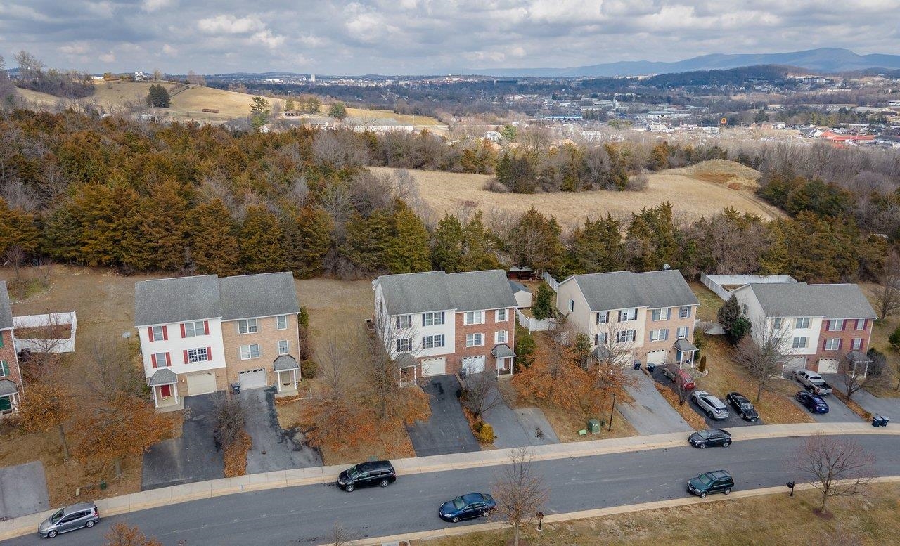 573 POINTE DR, HARRISONBURG, Virginia 22801, 3 Bedrooms Bedrooms, ,2 BathroomsBathrooms,Residential,573 POINTE DR,673953 MLS # 673953