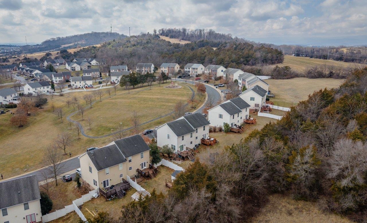 573 POINTE DR, HARRISONBURG, Virginia 22801, 3 Bedrooms Bedrooms, ,2 BathroomsBathrooms,Residential,573 POINTE DR,673953 MLS # 673953