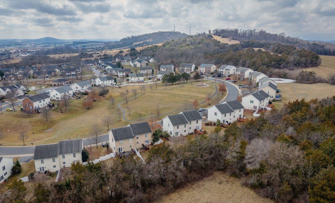 573 POINTE DR, HARRISONBURG, Virginia 22801, 3 Bedrooms Bedrooms, ,2 BathroomsBathrooms,Residential,573 POINTE DR,673953 MLS # 673953