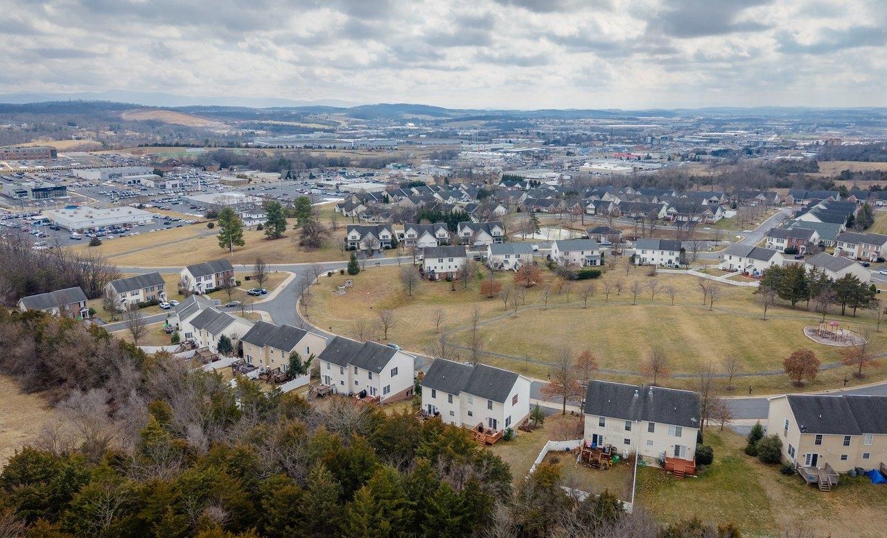 573 POINTE DR, HARRISONBURG, Virginia 22801, 3 Bedrooms Bedrooms, ,2 BathroomsBathrooms,Residential,573 POINTE DR,673953 MLS # 673953