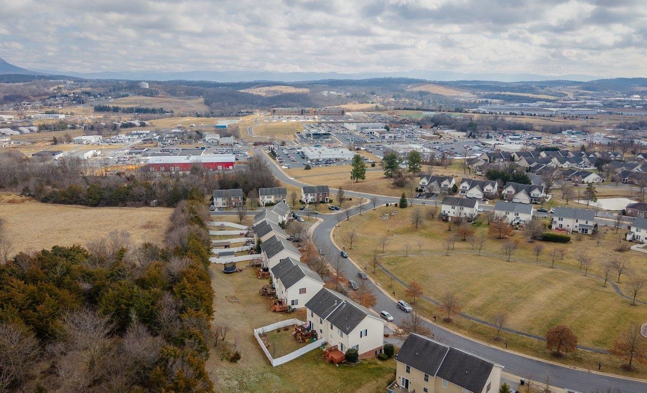 573 POINTE DR, HARRISONBURG, Virginia 22801, 3 Bedrooms Bedrooms, ,2 BathroomsBathrooms,Residential,573 POINTE DR,673953 MLS # 673953