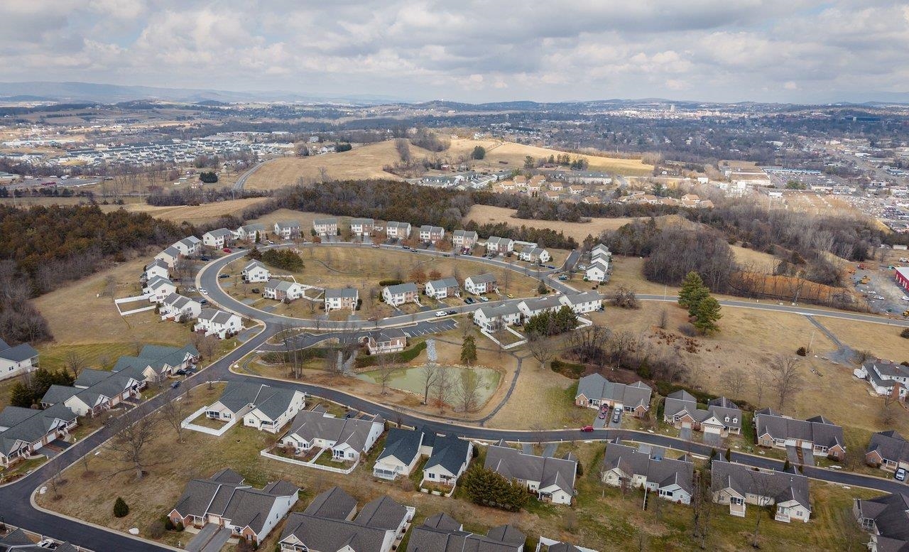 573 POINTE DR, HARRISONBURG, Virginia 22801, 3 Bedrooms Bedrooms, ,2 BathroomsBathrooms,Residential,573 POINTE DR,673953 MLS # 673953