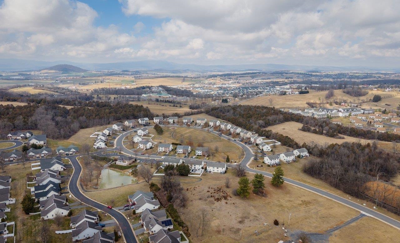 573 POINTE DR, HARRISONBURG, Virginia 22801, 3 Bedrooms Bedrooms, ,2 BathroomsBathrooms,Residential,573 POINTE DR,673953 MLS # 673953