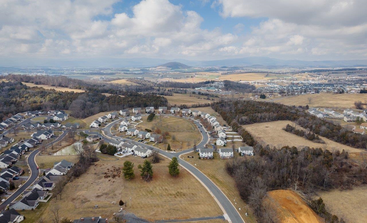 573 POINTE DR, HARRISONBURG, Virginia 22801, 3 Bedrooms Bedrooms, ,2 BathroomsBathrooms,Residential,573 POINTE DR,673953 MLS # 673953