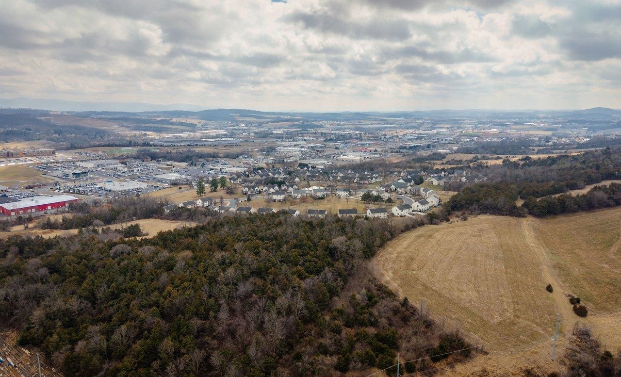 573 POINTE DR, HARRISONBURG, Virginia 22801, 3 Bedrooms Bedrooms, ,2 BathroomsBathrooms,Residential,573 POINTE DR,673953 MLS # 673953