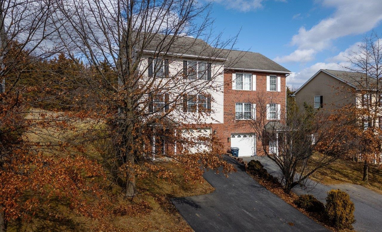 573 POINTE DR, HARRISONBURG, Virginia 22801, 3 Bedrooms Bedrooms, ,2 BathroomsBathrooms,Residential,573 POINTE DR,673953 MLS # 673953