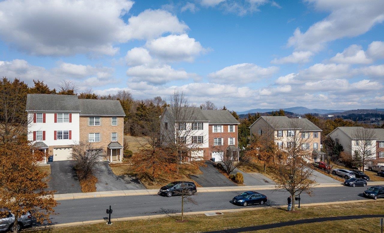 573 POINTE DR, HARRISONBURG, Virginia 22801, 3 Bedrooms Bedrooms, ,2 BathroomsBathrooms,Residential,573 POINTE DR,673953 MLS # 673953