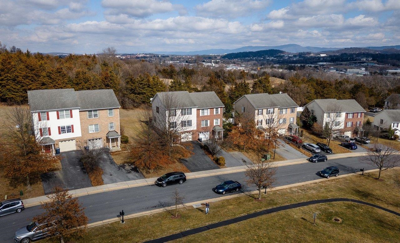 573 POINTE DR, HARRISONBURG, Virginia 22801, 3 Bedrooms Bedrooms, ,2 BathroomsBathrooms,Residential,573 POINTE DR,673953 MLS # 673953