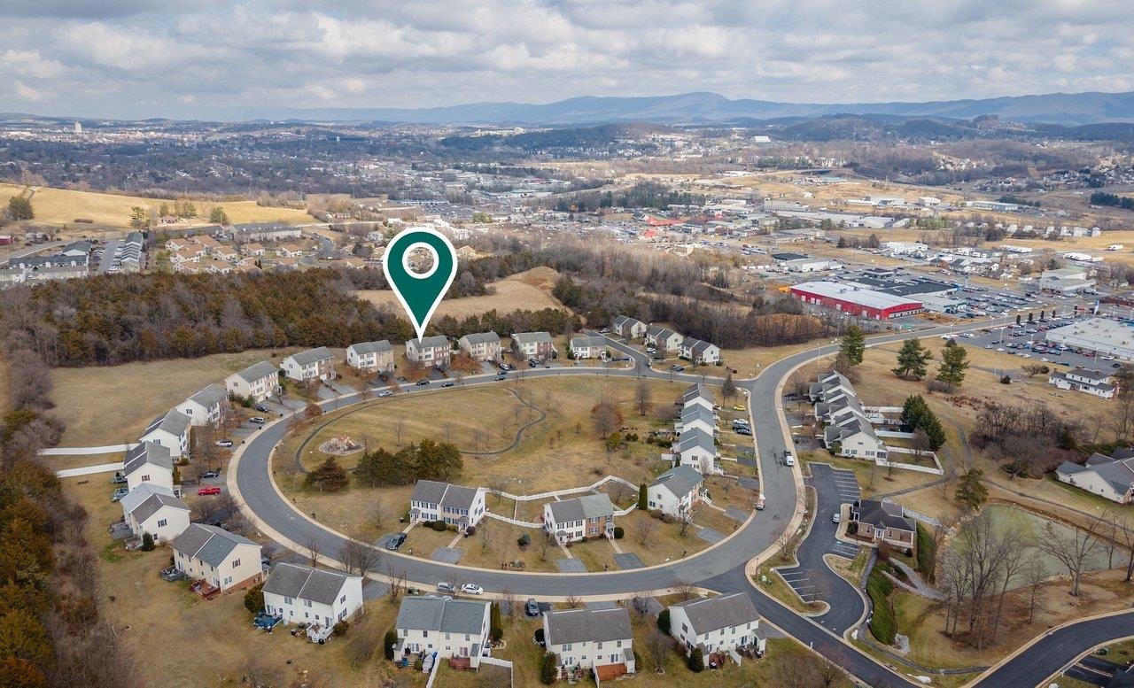 573 POINTE DR, HARRISONBURG, Virginia 22801, 3 Bedrooms Bedrooms, ,2 BathroomsBathrooms,Residential,573 POINTE DR,673953 MLS # 673953