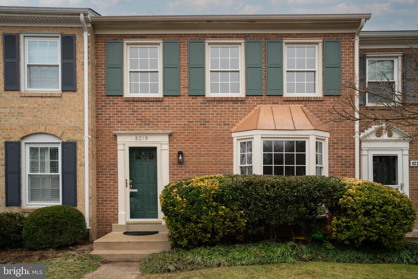 8219 DOCTOR CRAIK CT, ALEXANDRIA, Virginia 22306, 3 Bedrooms Bedrooms, ,3 BathroomsBathrooms,Residential,For sale,8219 DOCTOR CRAIK CT,VAFX2294322 MLS # VAFX2294322