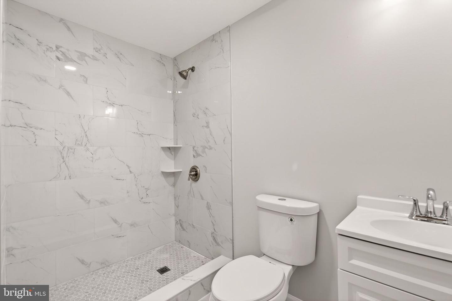 8219 DOCTOR CRAIK CT, ALEXANDRIA, Virginia 22306, 3 Bedrooms Bedrooms, ,3 BathroomsBathrooms,Residential,For sale,8219 DOCTOR CRAIK CT,VAFX2294322 MLS # VAFX2294322