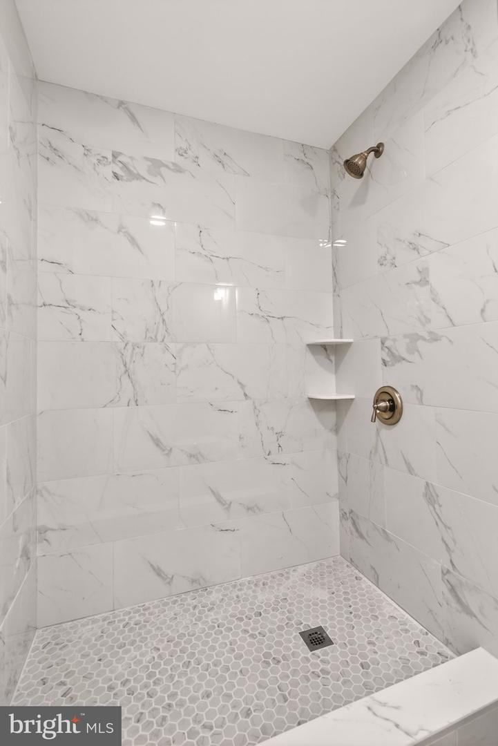 8219 DOCTOR CRAIK CT, ALEXANDRIA, Virginia 22306, 3 Bedrooms Bedrooms, ,3 BathroomsBathrooms,Residential,For sale,8219 DOCTOR CRAIK CT,VAFX2294322 MLS # VAFX2294322