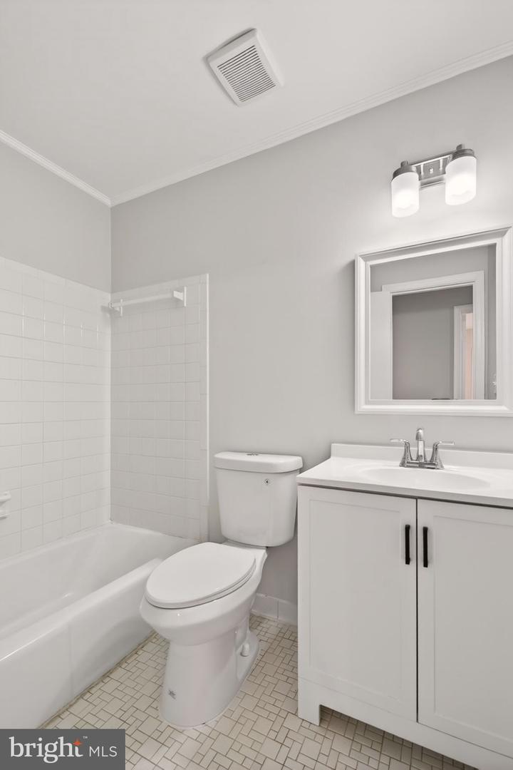 8219 DOCTOR CRAIK CT, ALEXANDRIA, Virginia 22306, 3 Bedrooms Bedrooms, ,3 BathroomsBathrooms,Residential,For sale,8219 DOCTOR CRAIK CT,VAFX2294322 MLS # VAFX2294322