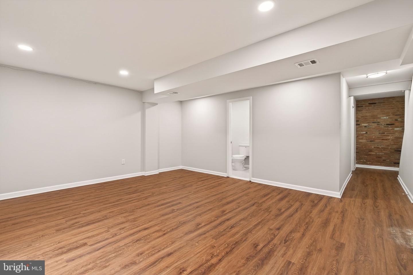 8219 DOCTOR CRAIK CT, ALEXANDRIA, Virginia 22306, 3 Bedrooms Bedrooms, ,3 BathroomsBathrooms,Residential,For sale,8219 DOCTOR CRAIK CT,VAFX2294322 MLS # VAFX2294322