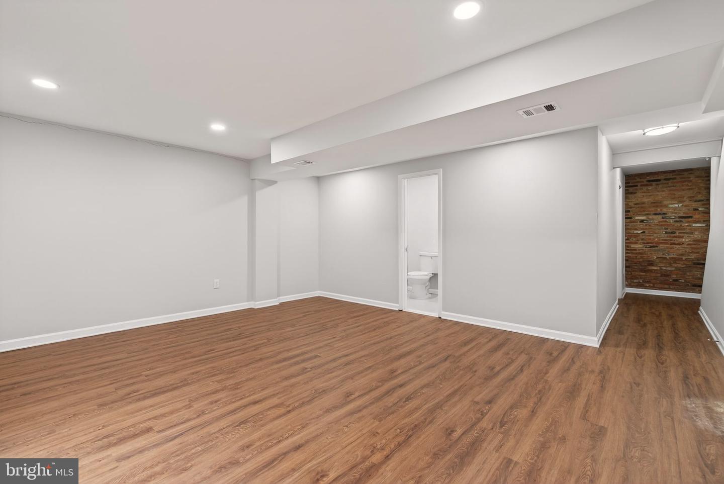 8219 DOCTOR CRAIK CT, ALEXANDRIA, Virginia 22306, 3 Bedrooms Bedrooms, ,3 BathroomsBathrooms,Residential,For sale,8219 DOCTOR CRAIK CT,VAFX2294322 MLS # VAFX2294322