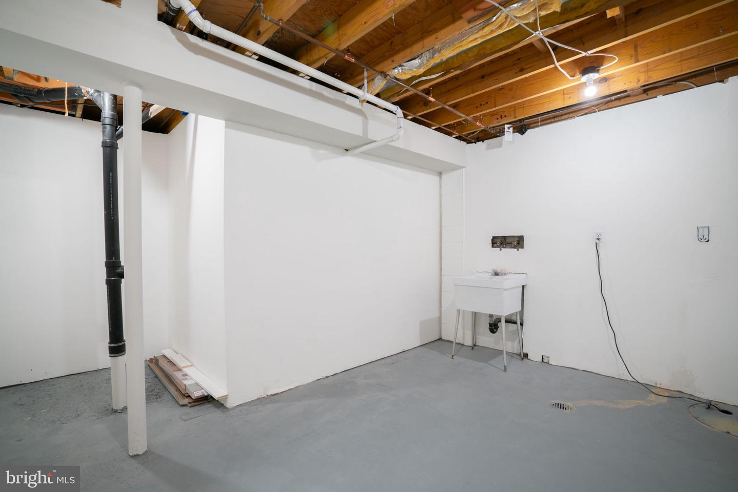 8219 DOCTOR CRAIK CT, ALEXANDRIA, Virginia 22306, 3 Bedrooms Bedrooms, ,3 BathroomsBathrooms,Residential,For sale,8219 DOCTOR CRAIK CT,VAFX2294322 MLS # VAFX2294322