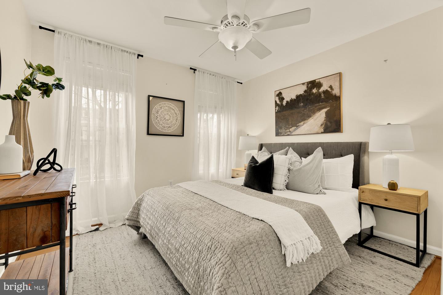 909 8TH ST NE, WASHINGTON, District Of Columbia 20002, 2 Bedrooms Bedrooms, ,1 BathroomBathrooms,Residential,For sale,909 8TH ST NE,DCDC2249194 MLS # DCDC2249194