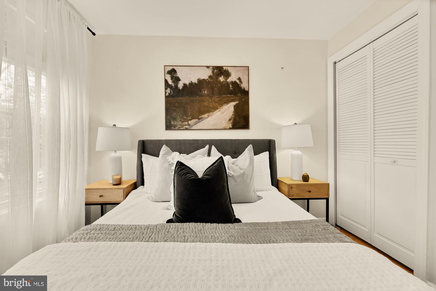 909 8TH ST NE, WASHINGTON, District Of Columbia 20002, 2 Bedrooms Bedrooms, ,1 BathroomBathrooms,Residential,For sale,909 8TH ST NE,DCDC2249194 MLS # DCDC2249194