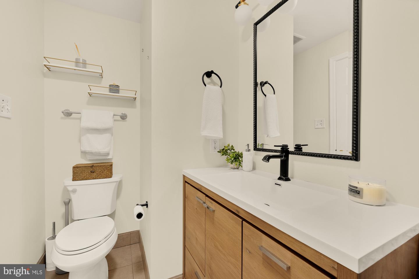 909 8TH ST NE, WASHINGTON, District Of Columbia 20002, 2 Bedrooms Bedrooms, ,1 BathroomBathrooms,Residential,For sale,909 8TH ST NE,DCDC2249194 MLS # DCDC2249194