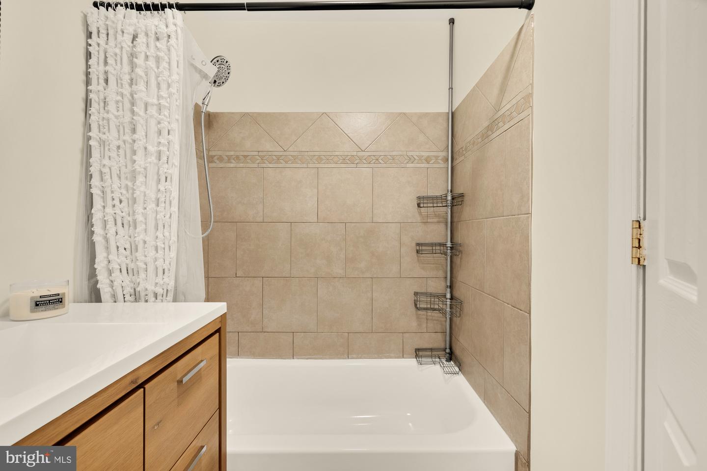 909 8TH ST NE, WASHINGTON, District Of Columbia 20002, 2 Bedrooms Bedrooms, ,1 BathroomBathrooms,Residential,For sale,909 8TH ST NE,DCDC2249194 MLS # DCDC2249194