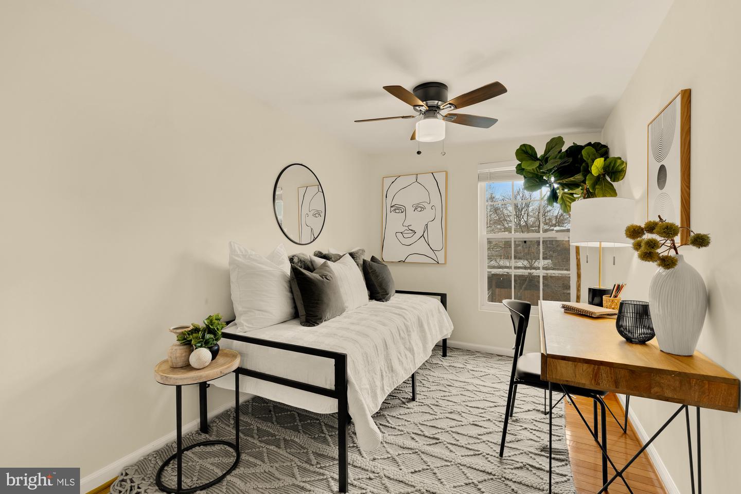 909 8TH ST NE, WASHINGTON, District Of Columbia 20002, 2 Bedrooms Bedrooms, ,1 BathroomBathrooms,Residential,For sale,909 8TH ST NE,DCDC2249194 MLS # DCDC2249194