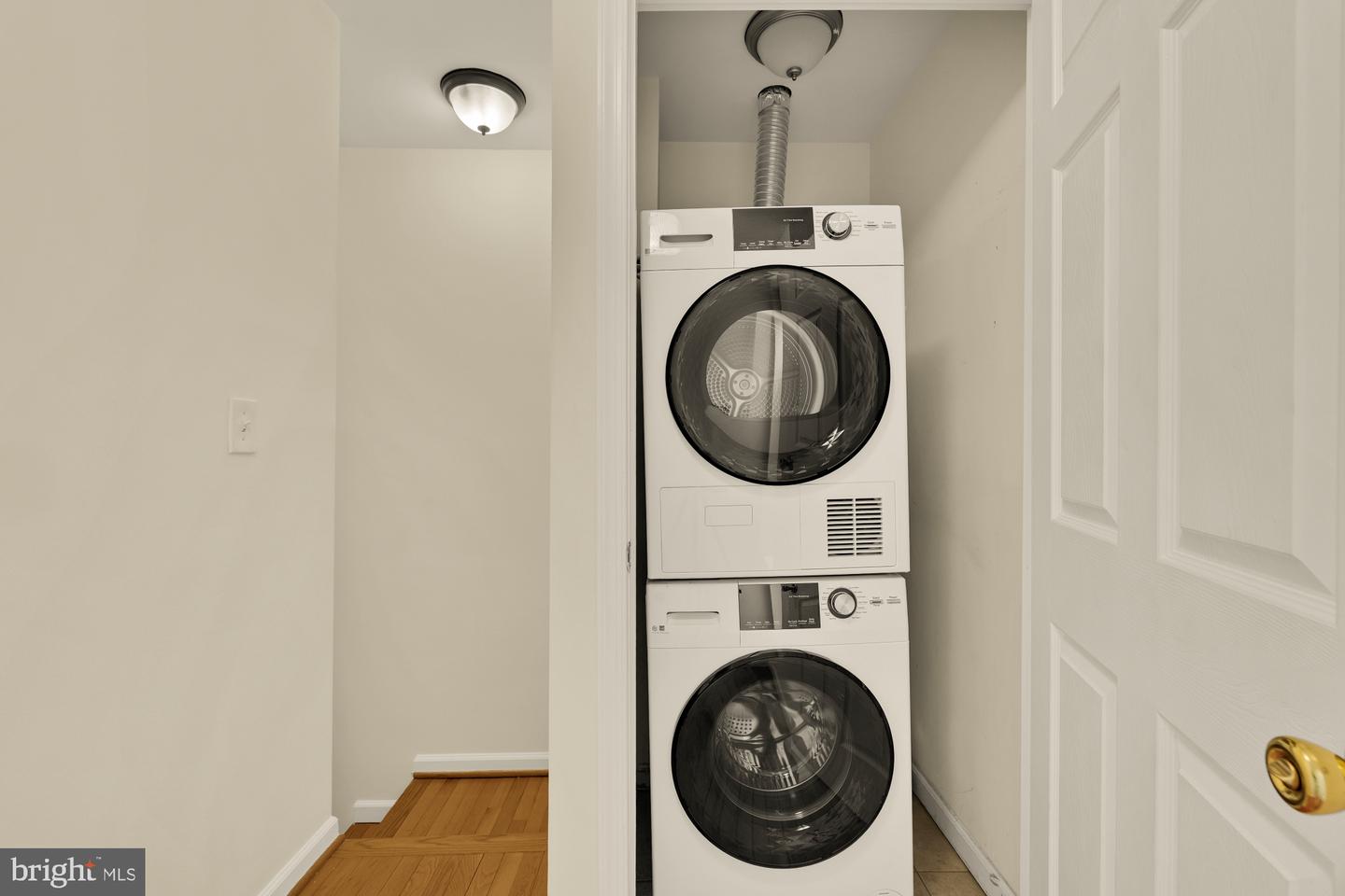 909 8TH ST NE, WASHINGTON, District Of Columbia 20002, 2 Bedrooms Bedrooms, ,1 BathroomBathrooms,Residential,For sale,909 8TH ST NE,DCDC2249194 MLS # DCDC2249194