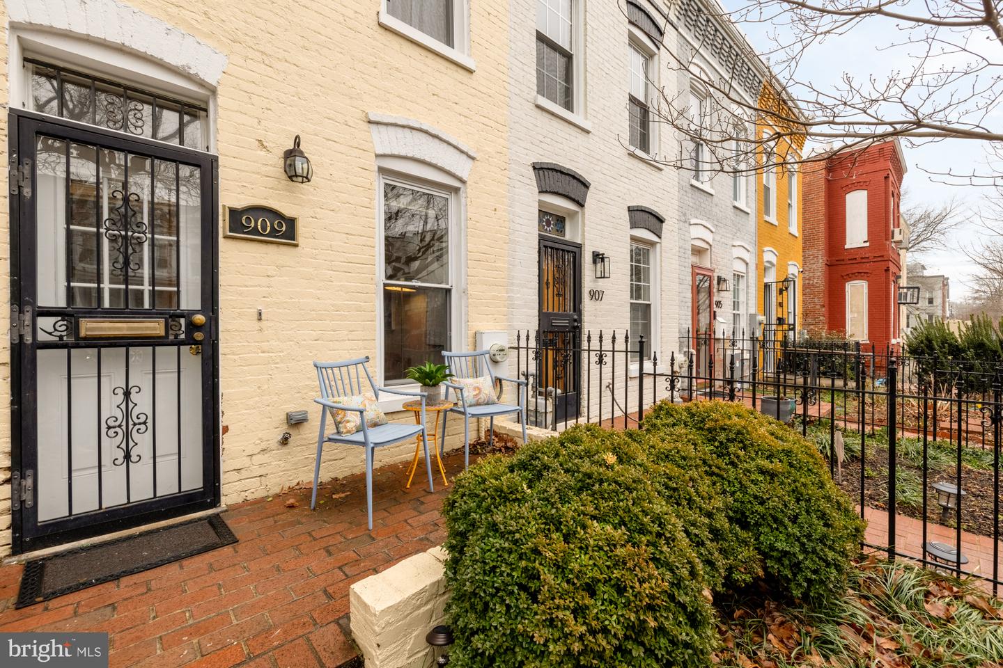 909 8TH ST NE, WASHINGTON, District Of Columbia 20002, 2 Bedrooms Bedrooms, ,1 BathroomBathrooms,Residential,For sale,909 8TH ST NE,DCDC2249194 MLS # DCDC2249194